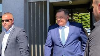 Video / Dodik napustio Sud BiH: Pristalice uzvikivale "Mile, Mile"